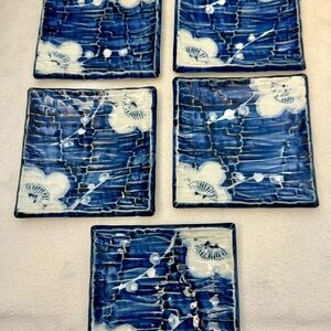 5/ Japanese blue and white floral-patterned square plate.